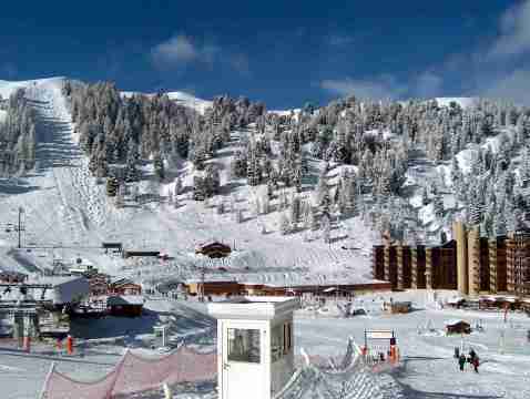 Kora reggel a liftek indulása előtt