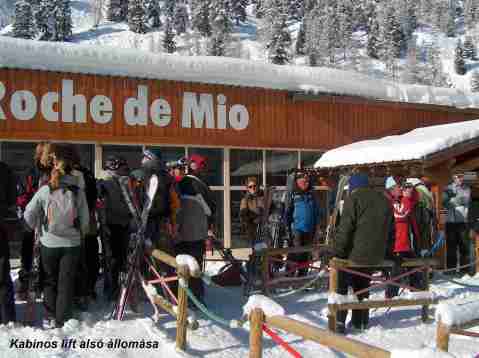 Sorbaállás az 1/4 órávak később induló babinos liftnél