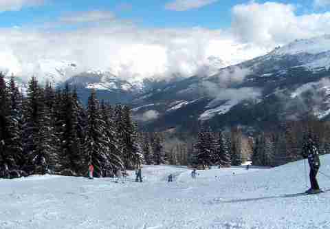 Lefelé Montchavin település felé