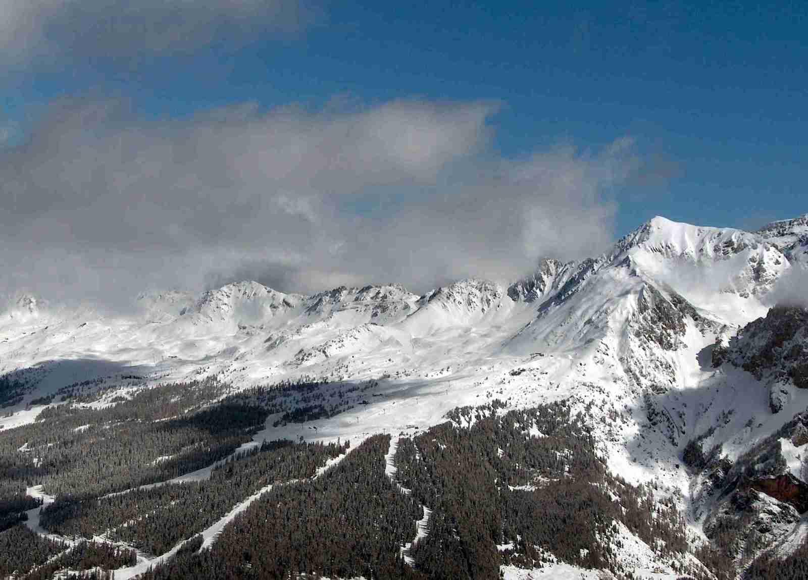 Elöttünk Les Arcs oldala