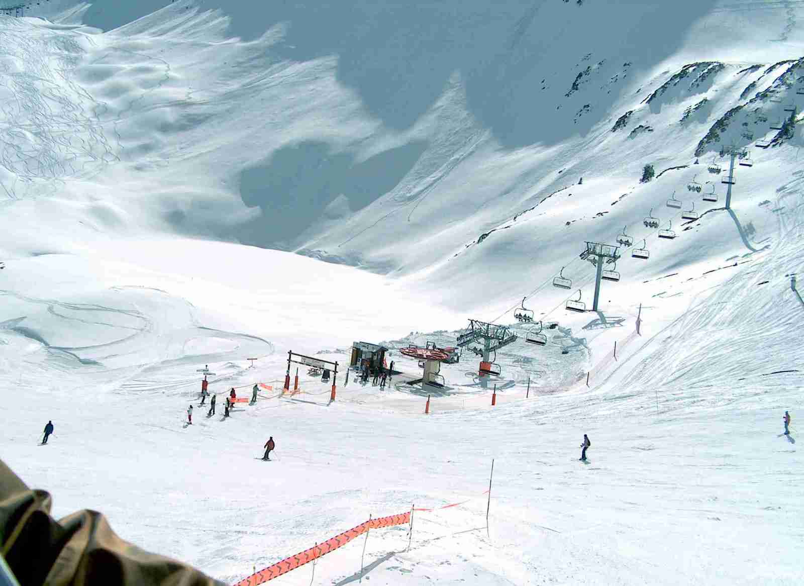 Dos Rond lift a Blanches vendéglő terasza alatt
