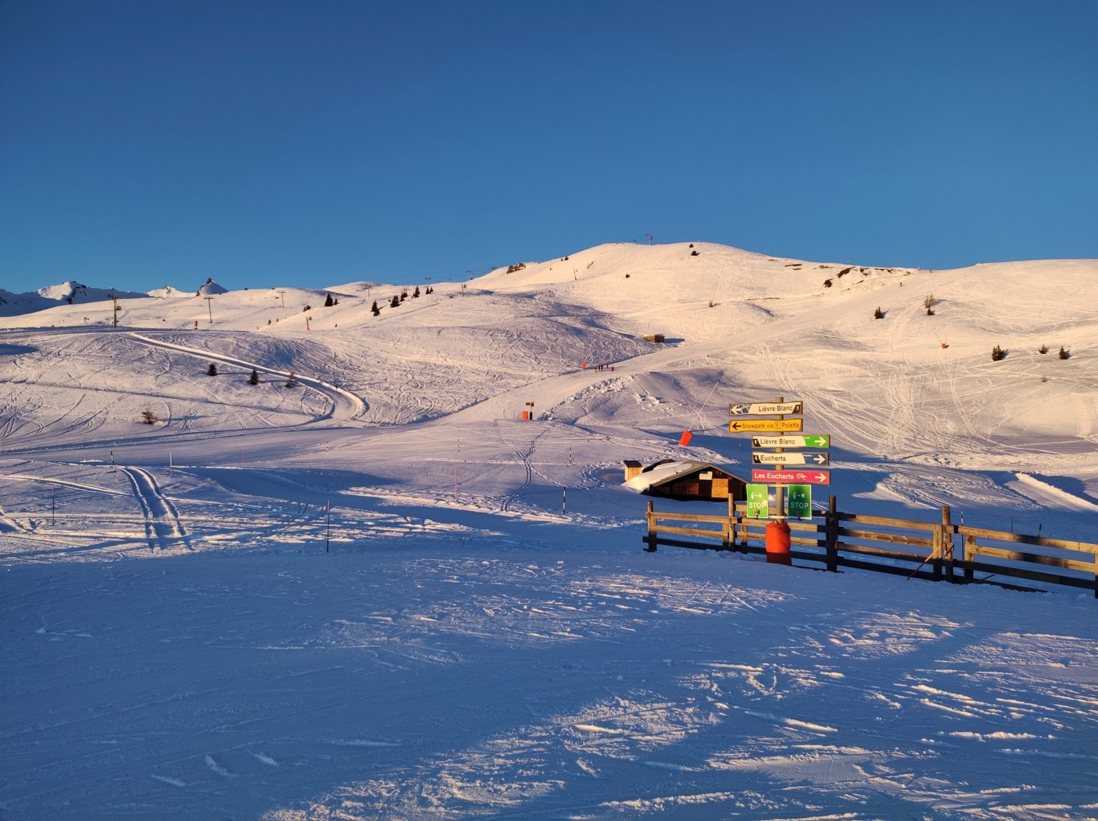 Naplemente a Lievre Blanc felvonó tetejénél