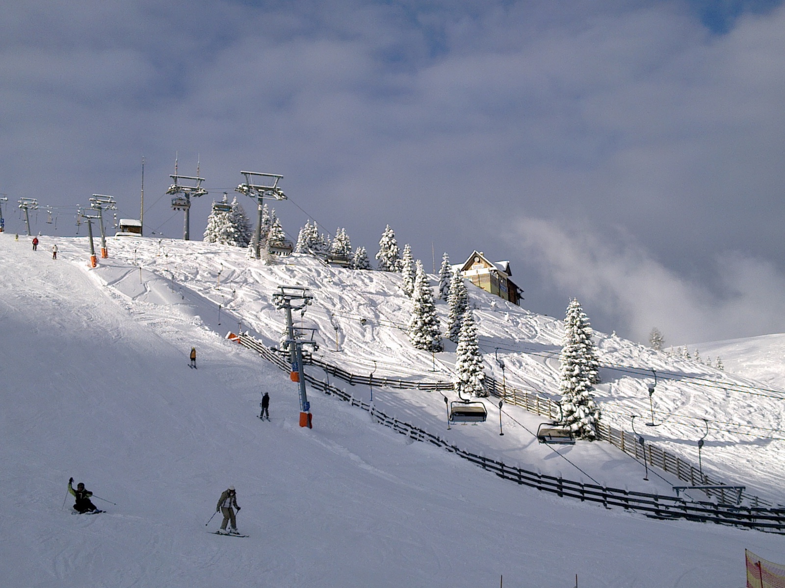 Kilátás a szoba ablakából (Lachtalhaus) a 3-as pályára