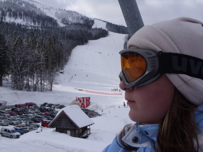 háttérben a 4-es pálya