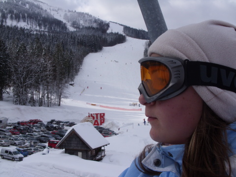 háttérben a 4-es pálya