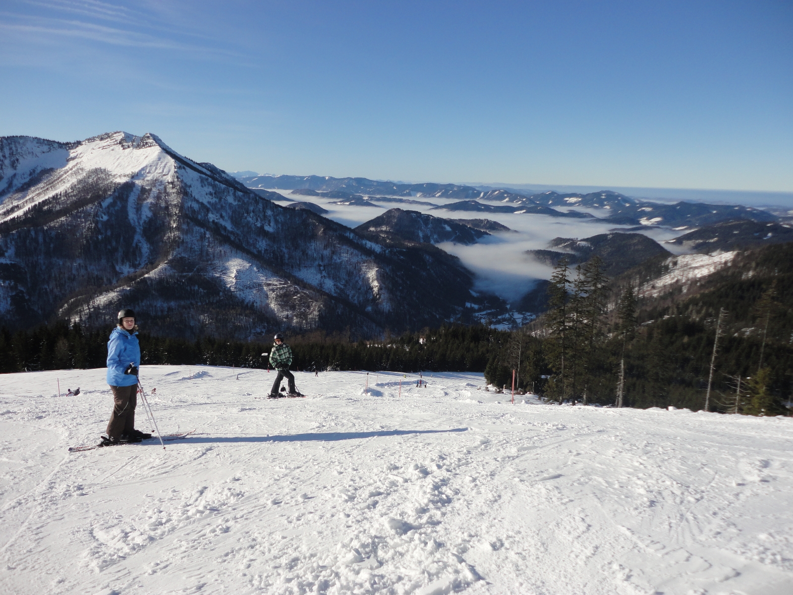 Gyönyörű panorámában volt részünk szerdán Lackenhofon, ahol az összes sílift és sípálya nyitva van.