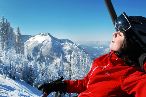 Sessellift-mit-Frau-roter-Jacke.jpg