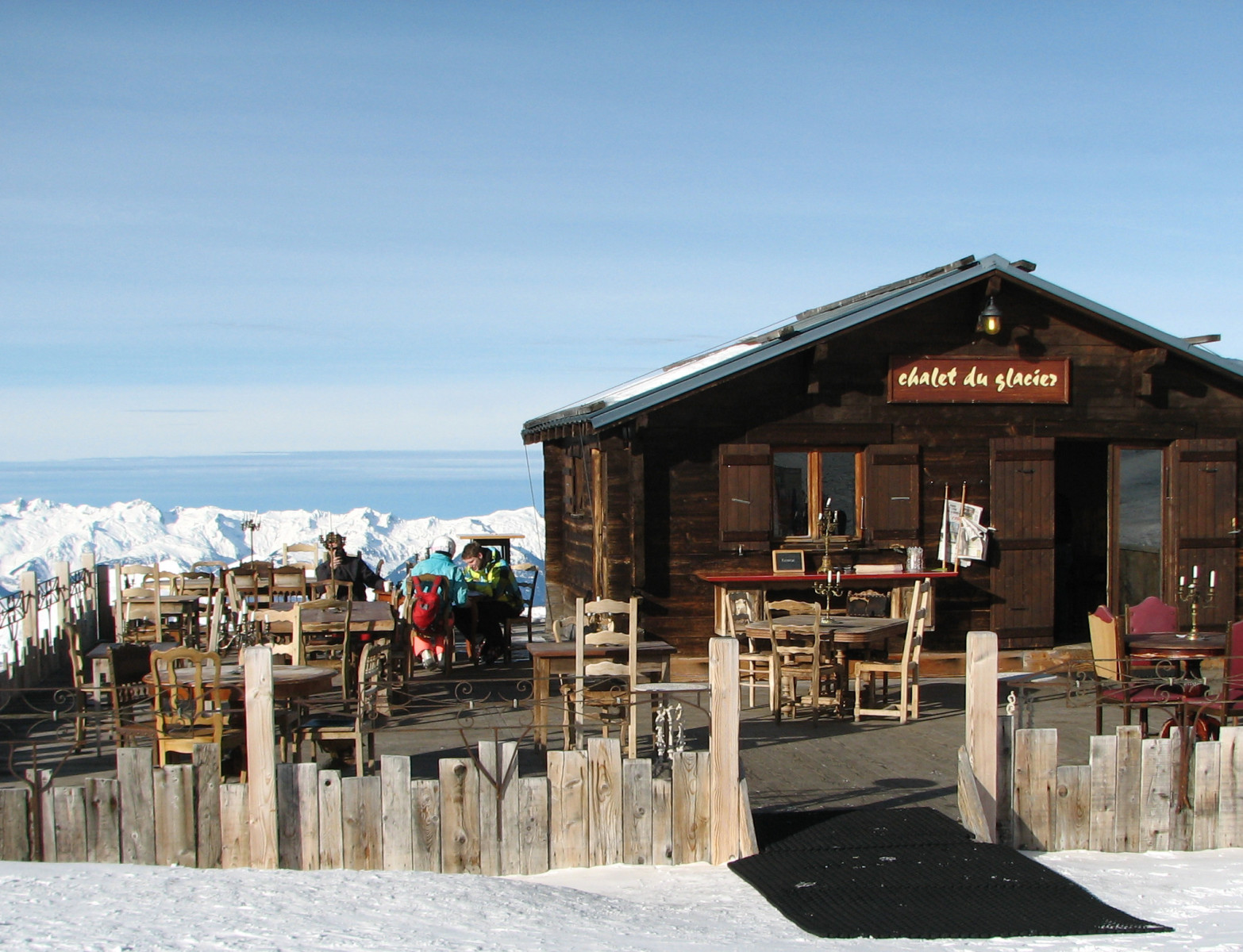 Gyertyatartós asztalok a gleccseren