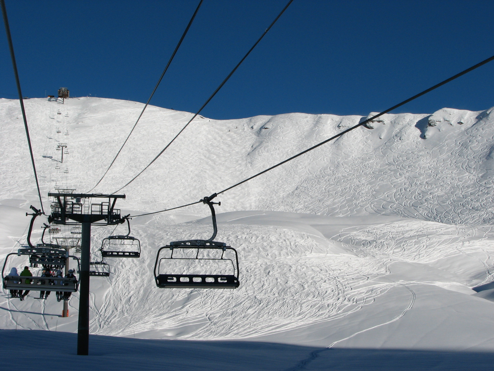 Roche De Mio alatti szűzhavas oldal