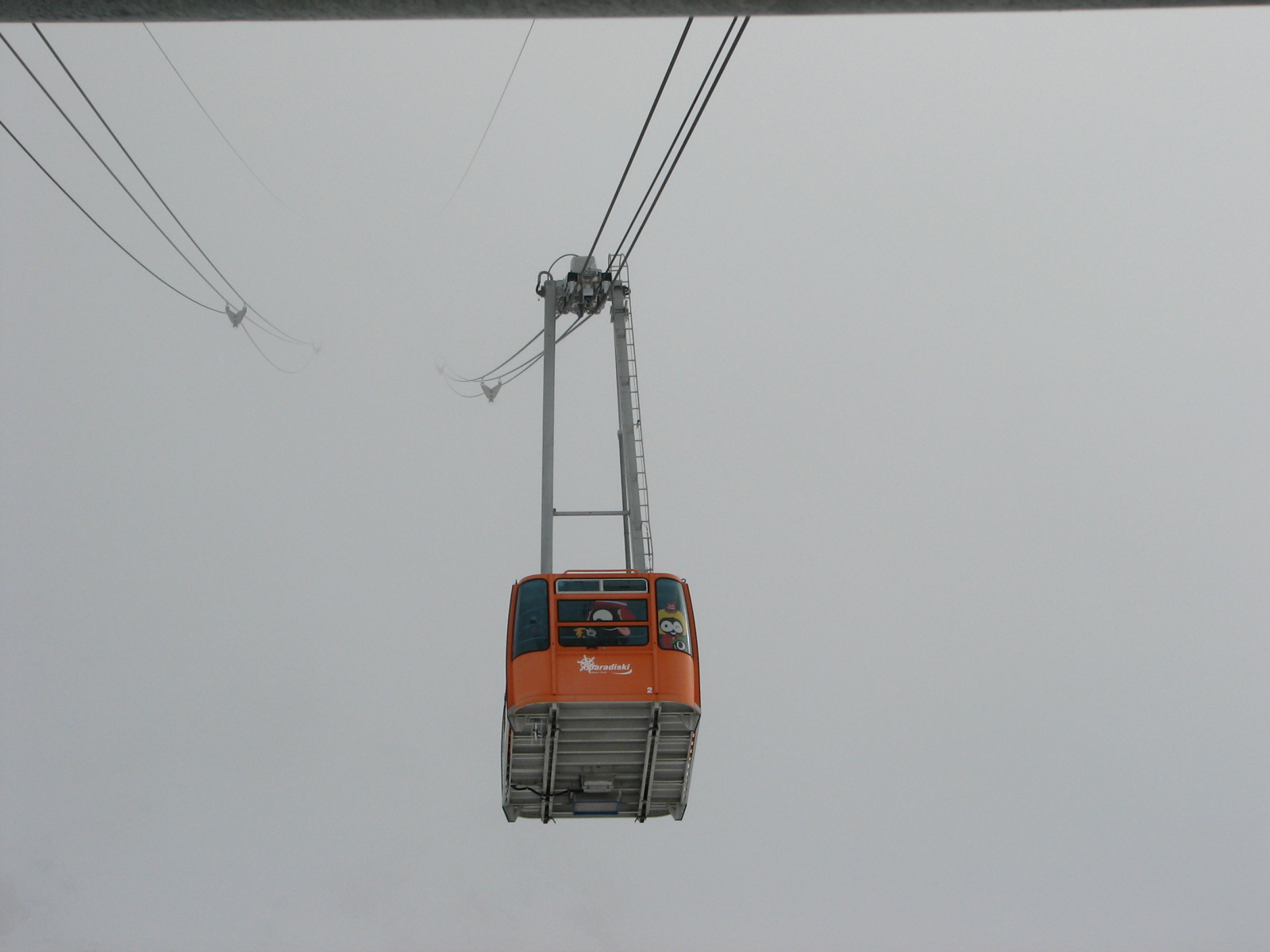 Aiguille Rouge kabin a felhők alatt...