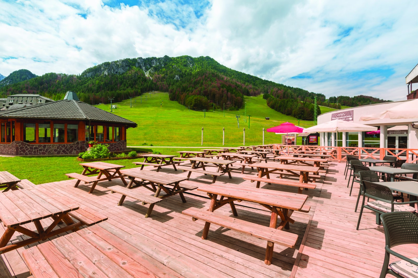 Ramada-Resort-Kranjska-Gora---Patio---1139310.jpg