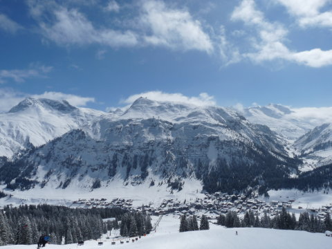 aztán a nap próbálkozik kisütni