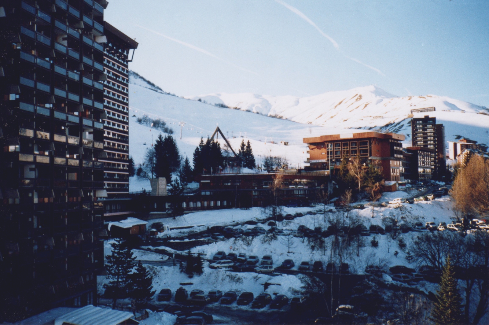 LE CORBIER KÖZPONT HÁTULRÓL