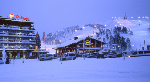 Reflektorok csillogásában a finn síterep; Ruka - Fotó: Kohonen Tauno