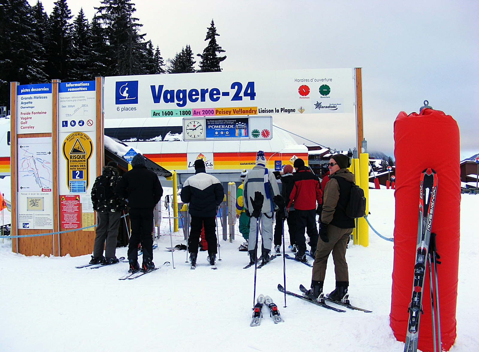 Minden reggel itt kezdtünk. Az elérhetőségek a táblán olvashatók