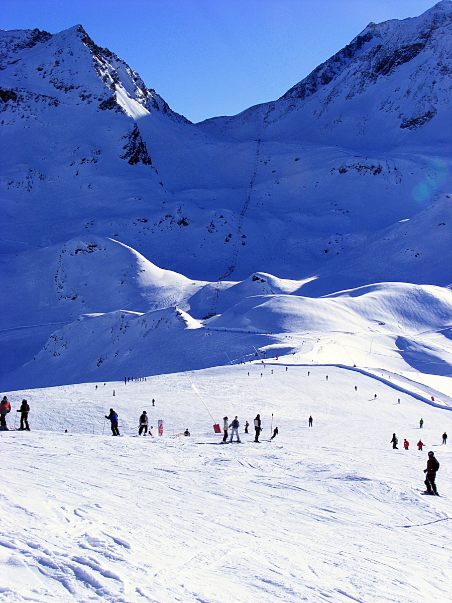 Irány balra, ARC 1950 irányába, piros és kék pályákon