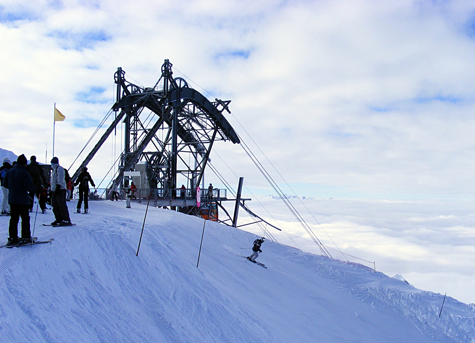 Kabin felső állomásának acéltraverze