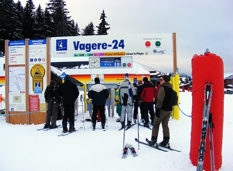Minden reggel itt kezdtünk. Az elérhetőségek a táblán olvashatók