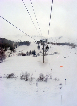 1800-ról induló kabinos lift alsó szakasza