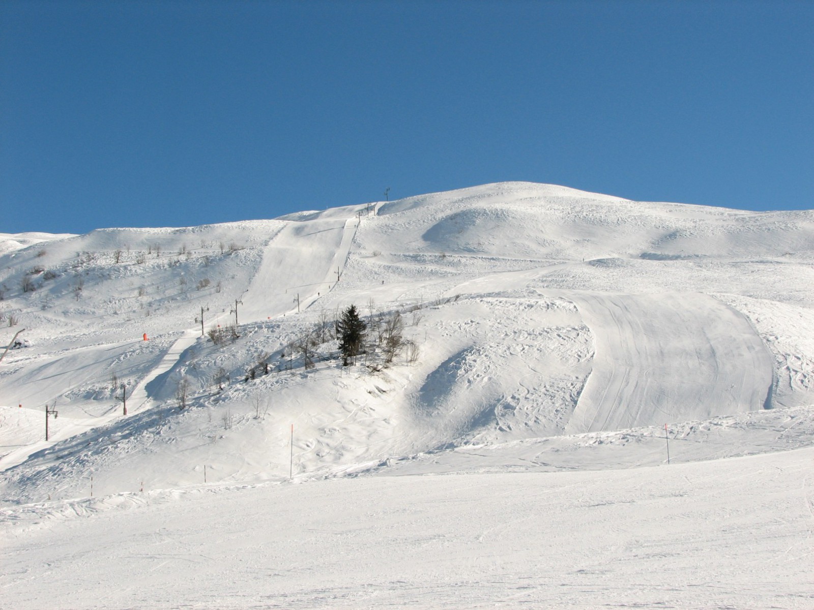 Zsúfolt, keskeny pályák...