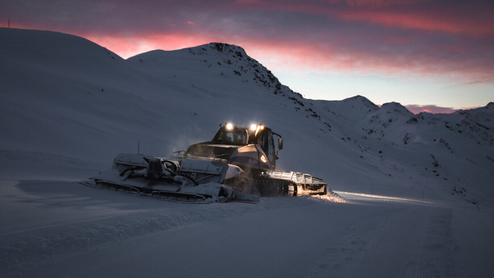 Dolgoznak a ratrakok | fotó: Vincent Lottenberg