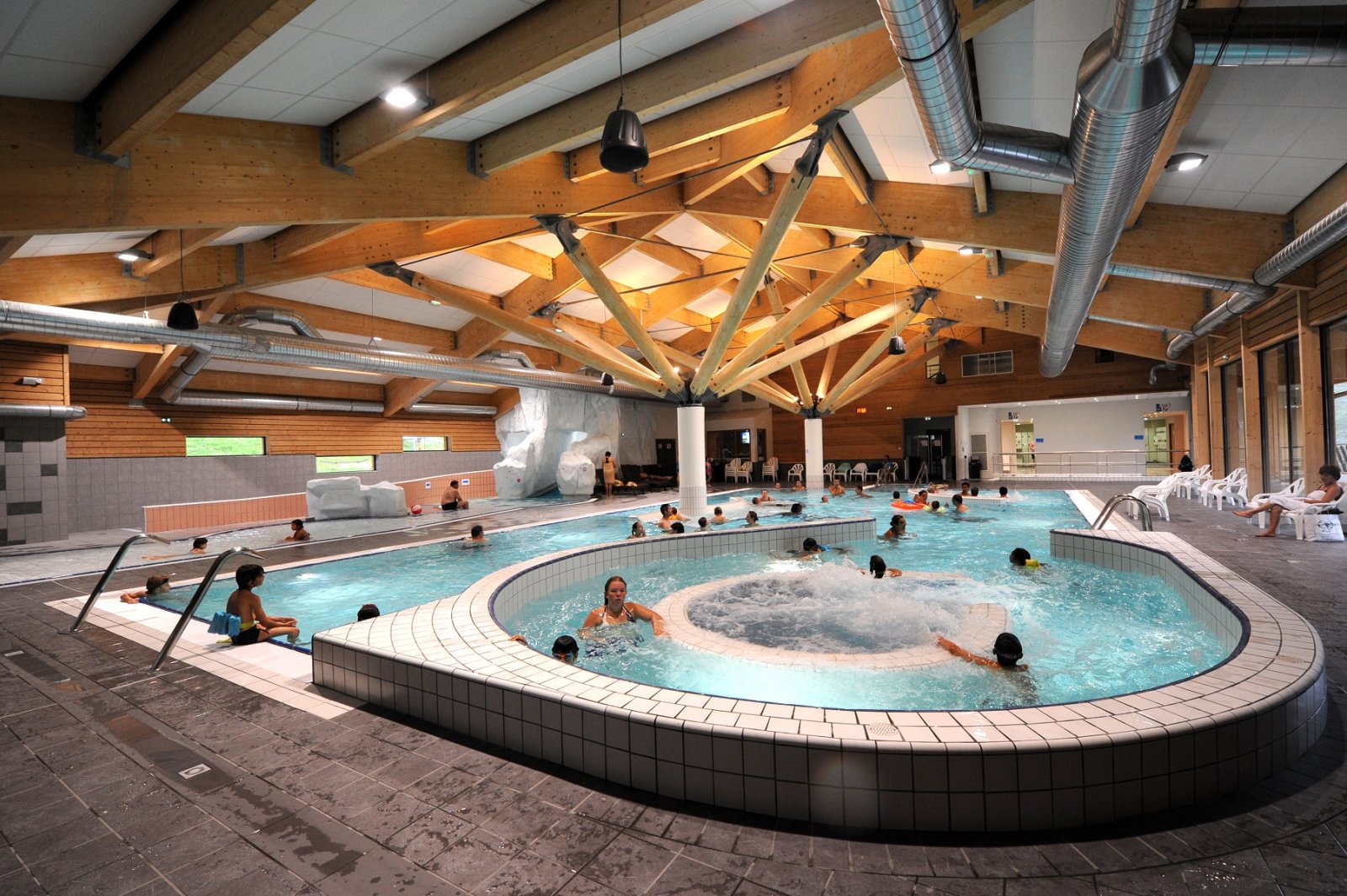 ESPACE Aqualudique Wellness központ Les Menuiresben - a síszezon minden napján nyitva!