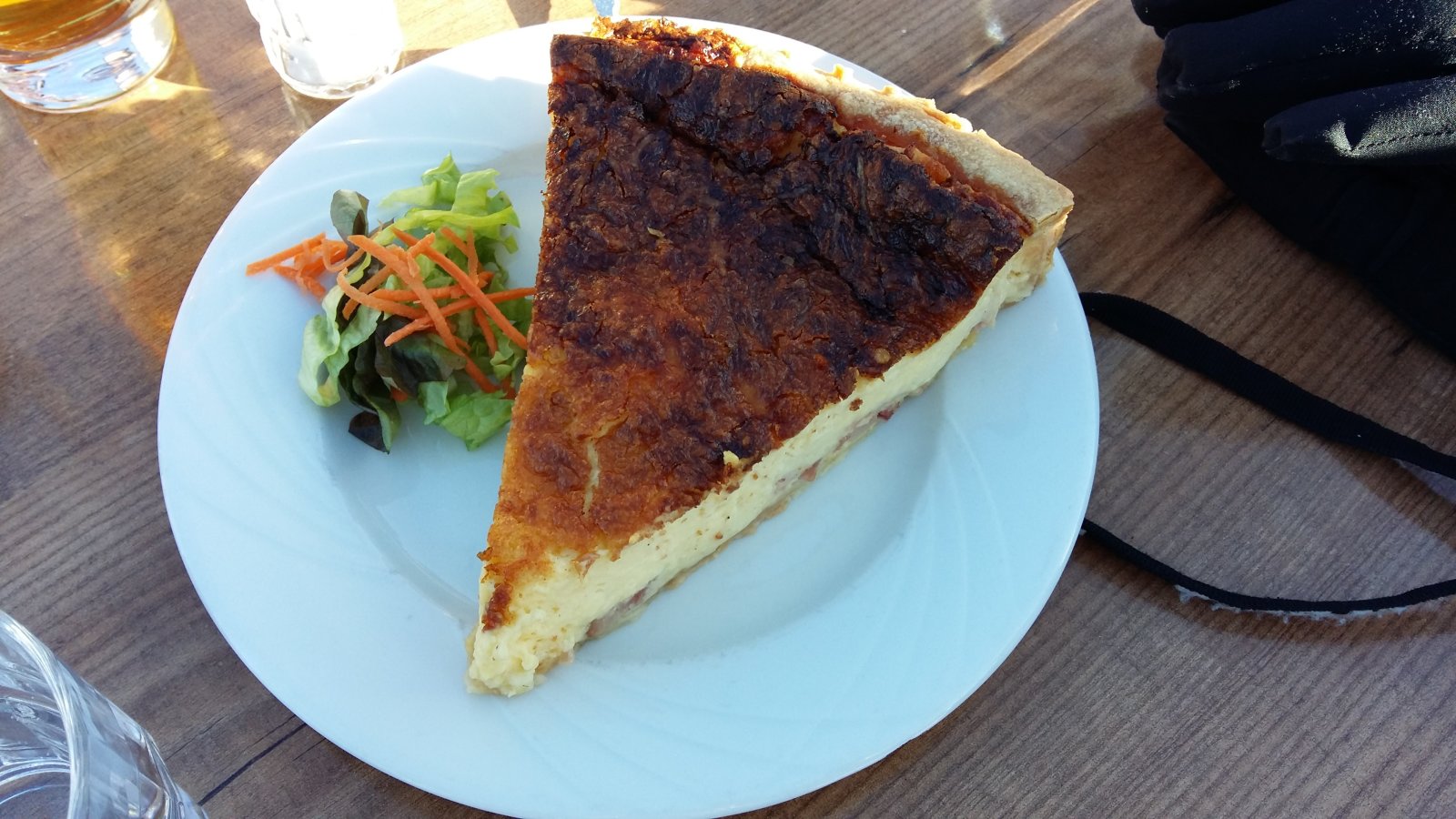 Quiche Lorraine - omlós tésztában sült tejszínes, sonkás, tojásos lepény