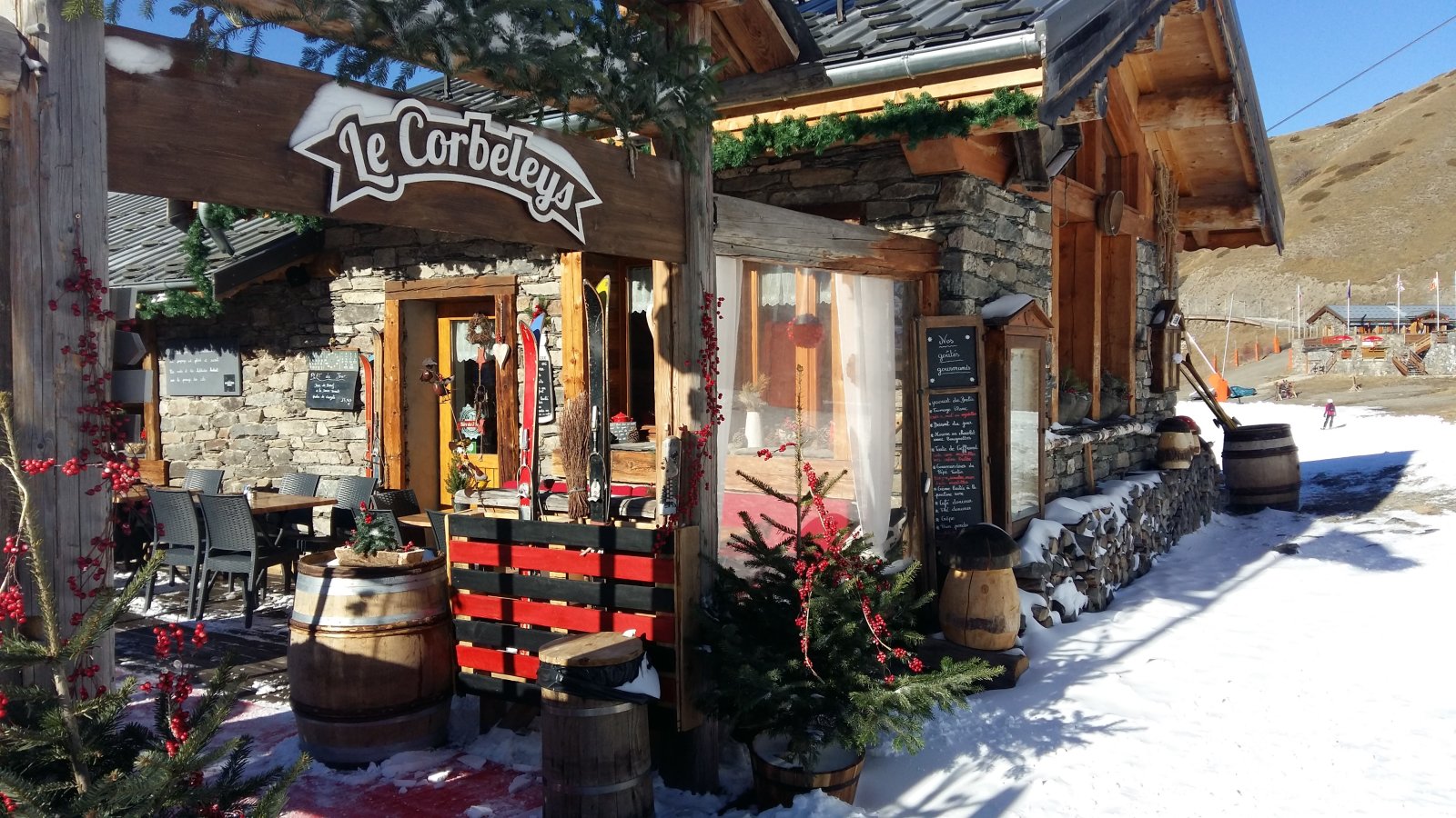Le Corbeleys - hangulatos hegyi vendéglő Saint Martin de Belleville fölött - a faluból kabinos lifttel elérhető.