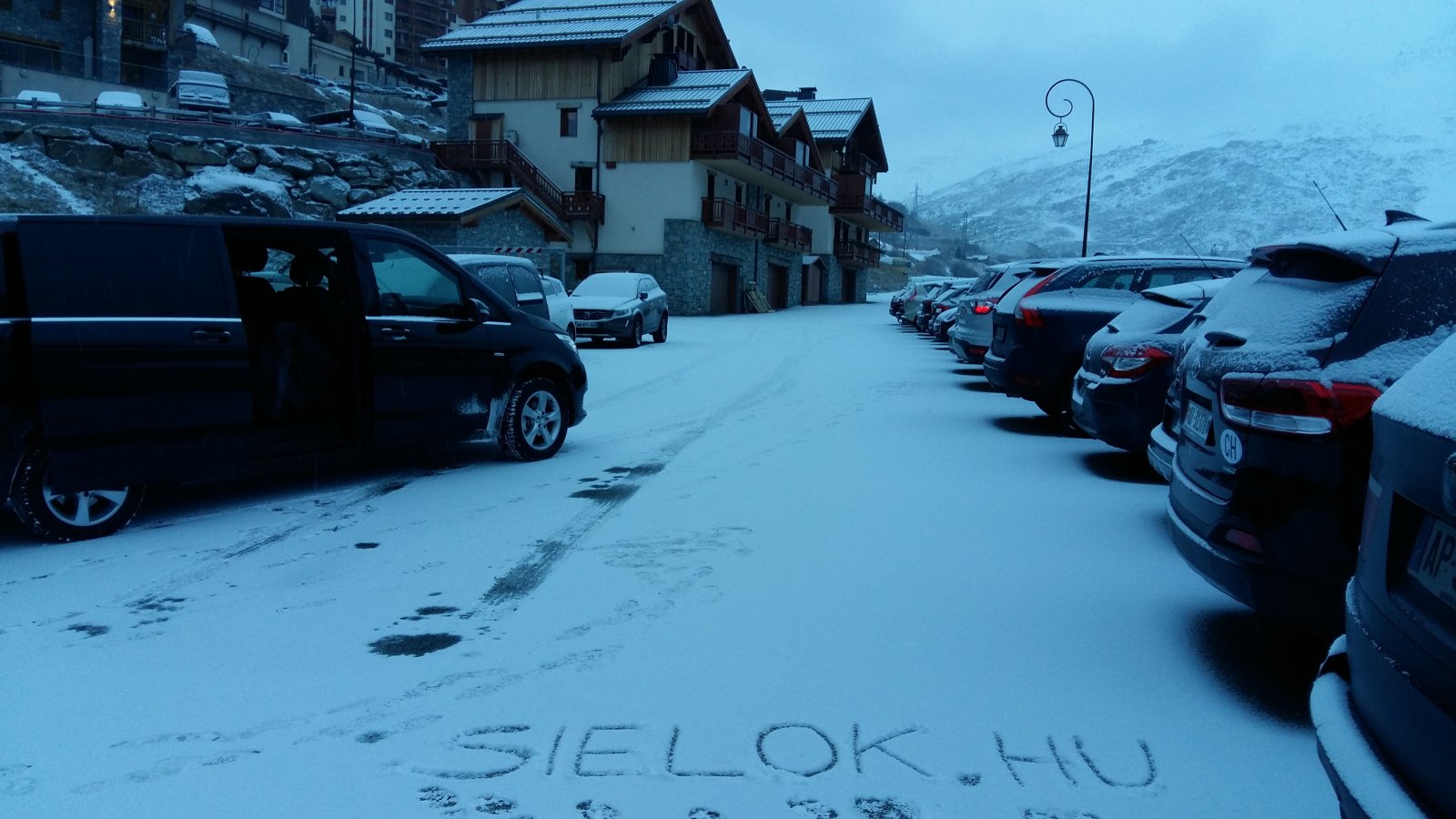 Elutazásunk napján, december 19-én megérkezett a havazás Les Menuiresbe.