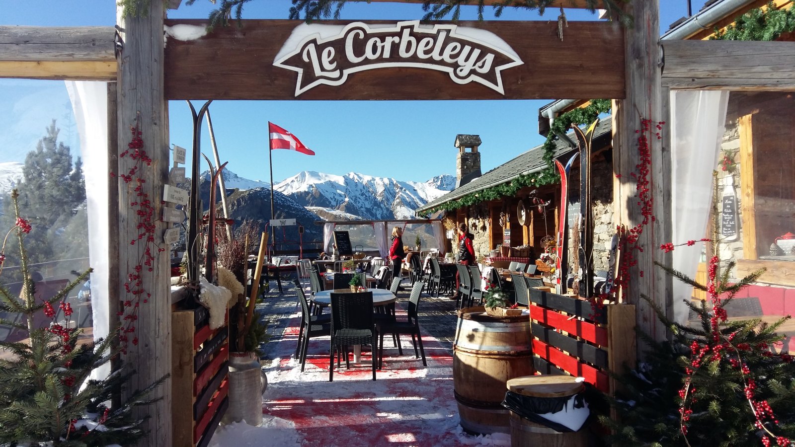 Le Corbeleys étterem - hátul a szavojai zászló lengedez