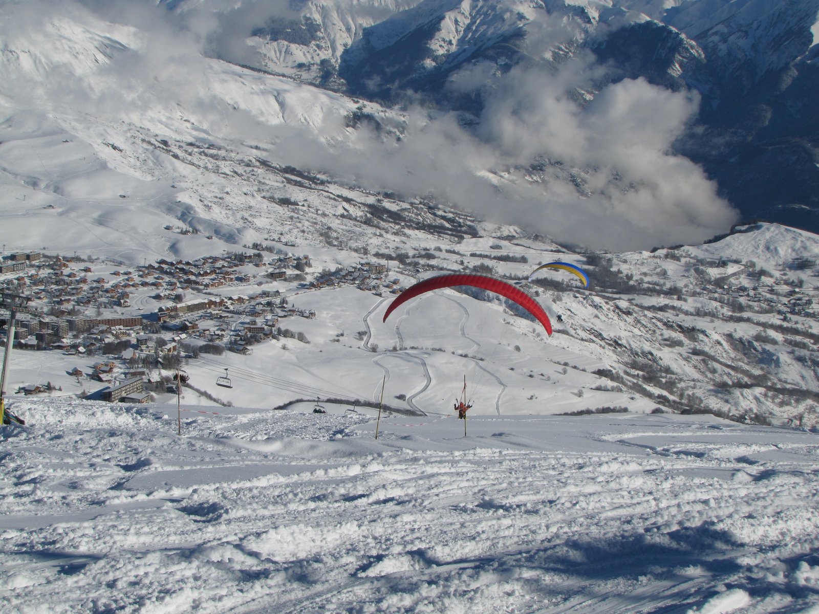 Siklóernyősök a Pointe du Corbier alatt