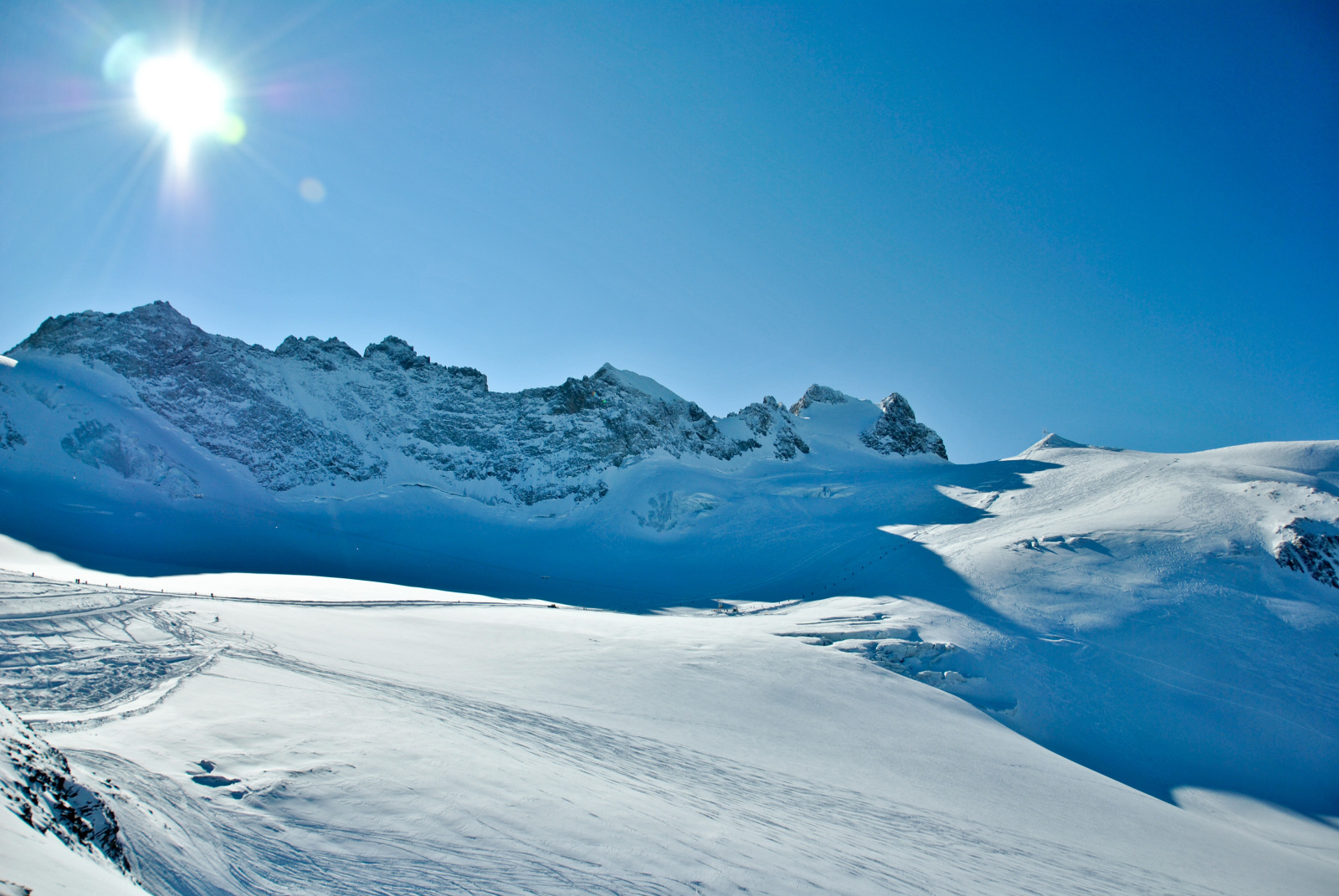 La Grave 3200m - Les Ruillans hütte teraszáról a kilátás a Le Rateaura és a Pic de la Gravera