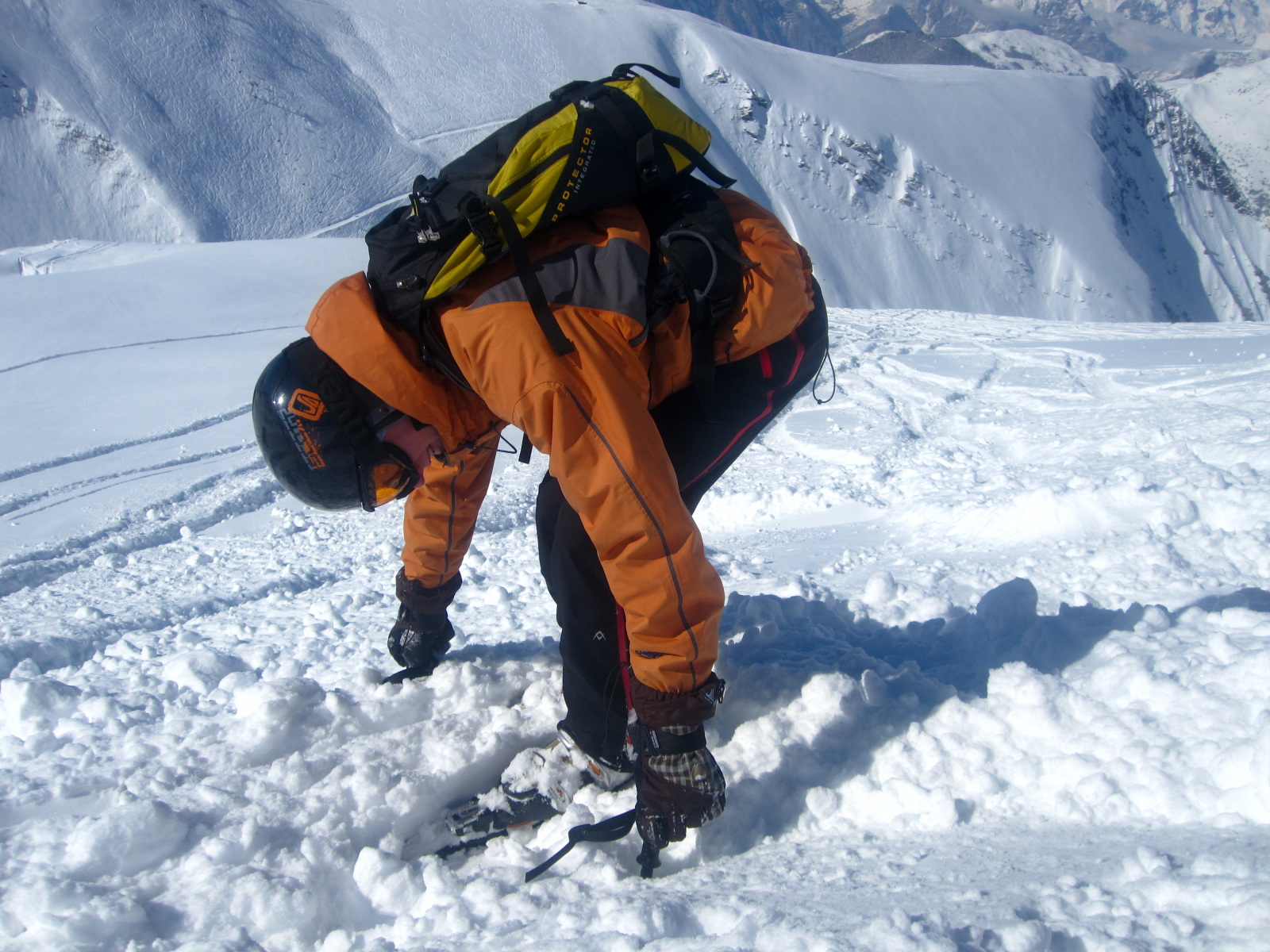 125 cm-es botot ellenállás nélkül lehetett a markolatig lenyomni