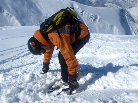 125 cm-es botot ellenállás nélkül lehetett a markolatig lenyomni