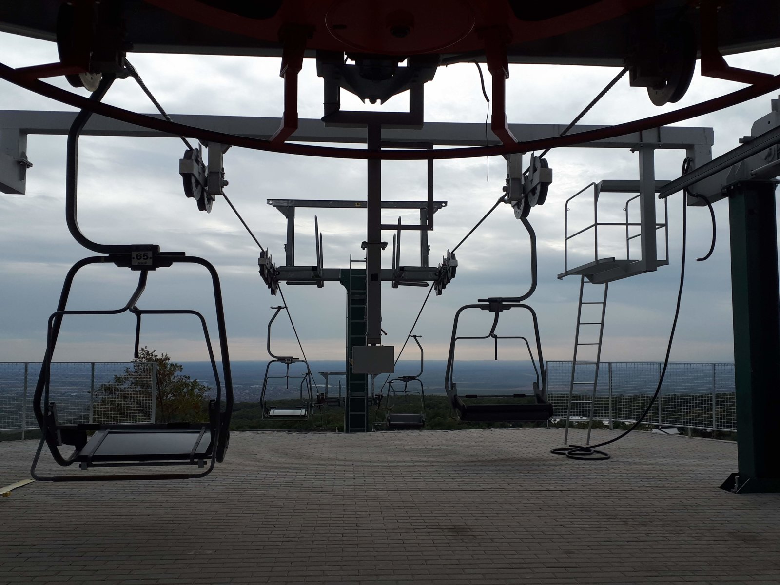 Kilátás a hegyállomásról - a libegőről szép panoráma nyílik a Mátraaljára