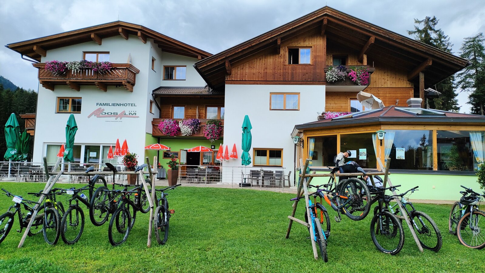 Középállomás: itt több látnivaló és étterem is van