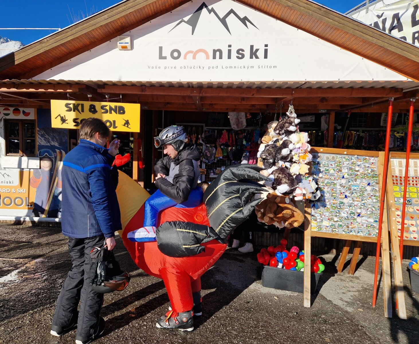 A Lomniski Síiskola, ahol két magyar oktató is dolgozik. 