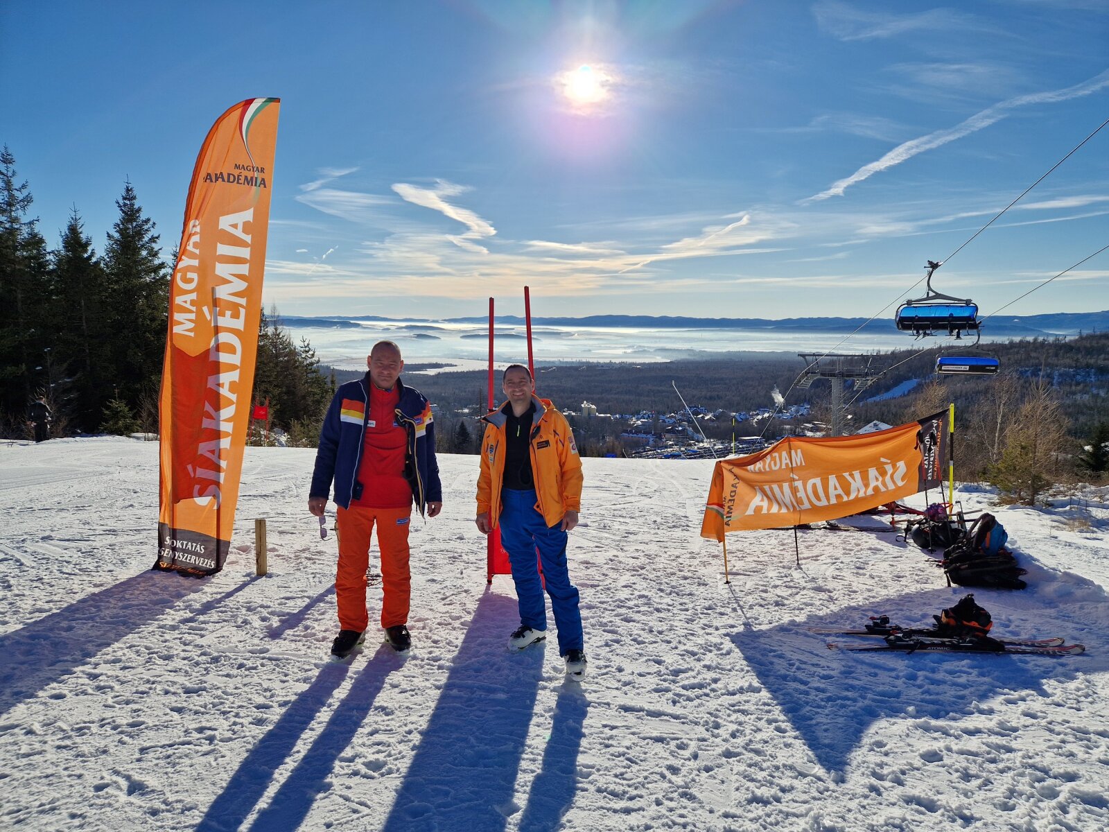 A versenypálya és a Síakadémia oktatói 