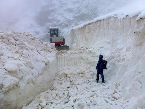 Tiroli Höttinger Alm felé vezető út tegnap
