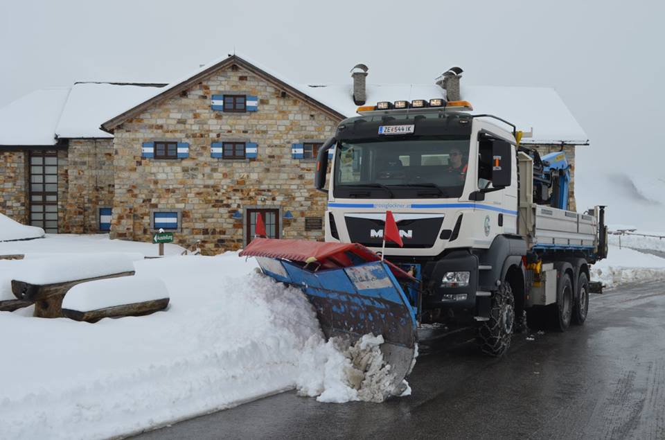 Takarítják a Grossglockner utat - fotó Grossglockner Hochalpenstrasse
