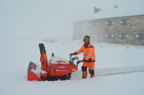 Takarítják a Grossglockner utat - fotó Grossglockner Hochalpenstrasse