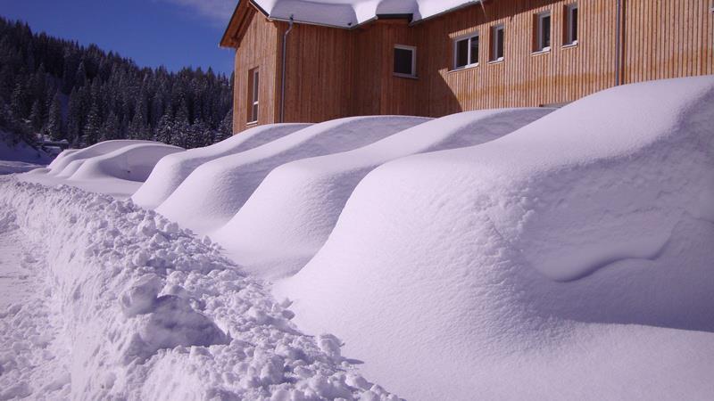 Autók Nassfelden - Fotó: Nassfeld Lifttársaság - Kattints a képre a nagyításhoz