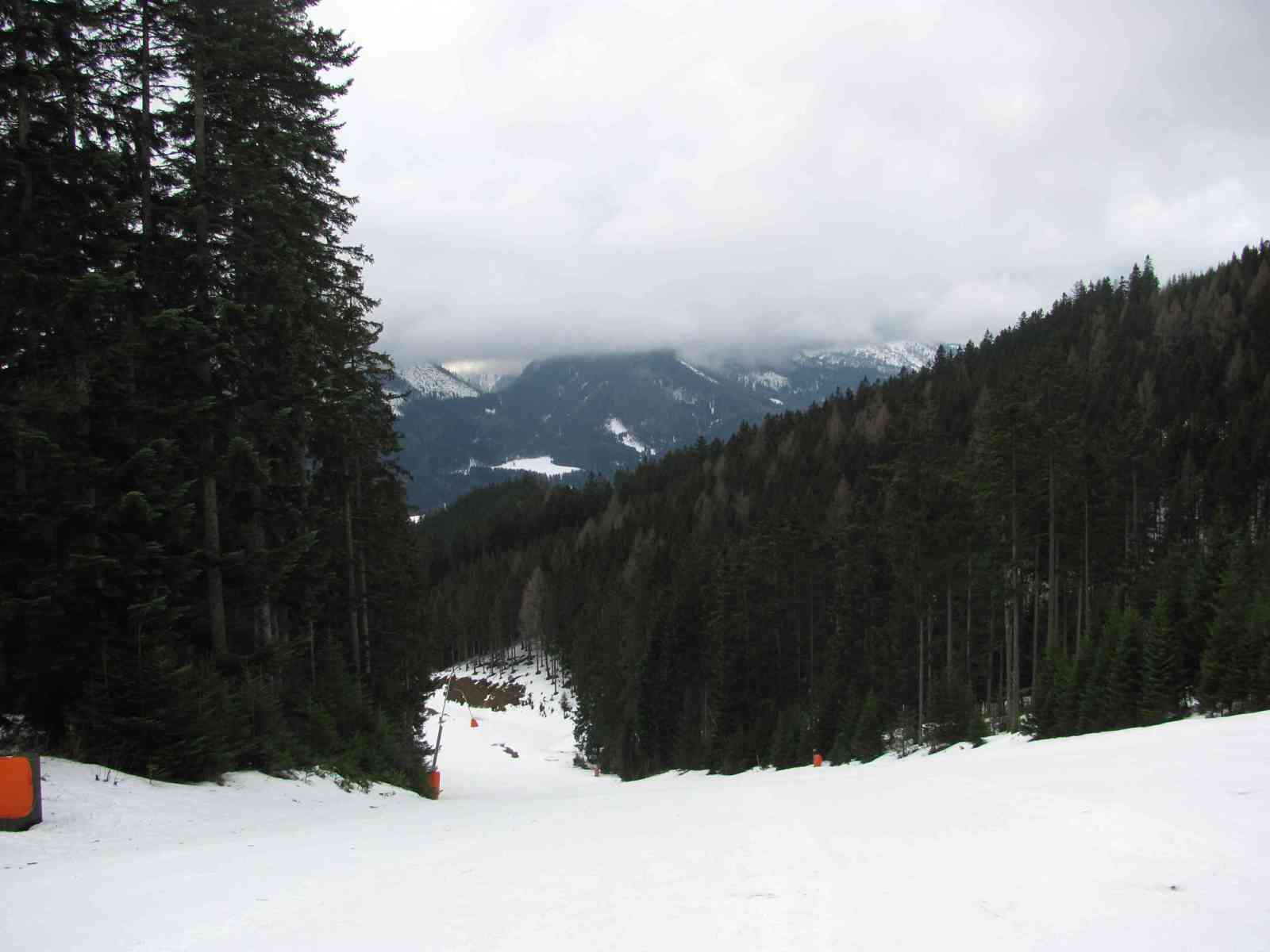 2010.12-Mariazell-kek-4-kozepe-felulrol.JPG