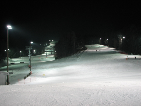 A Postela ülőlift pályái este