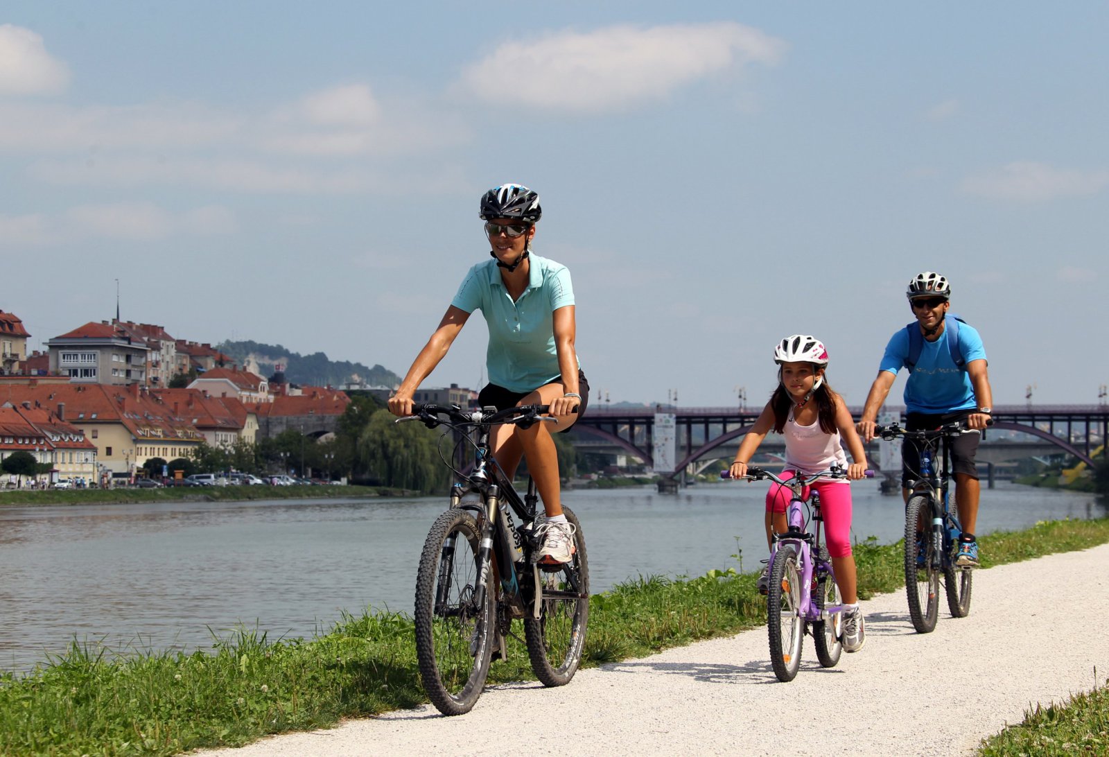 Kolesarjenje-ob-Dravi-Maribor-Cycling-along-River-Drava-Ales-Fevzer-1.jpg