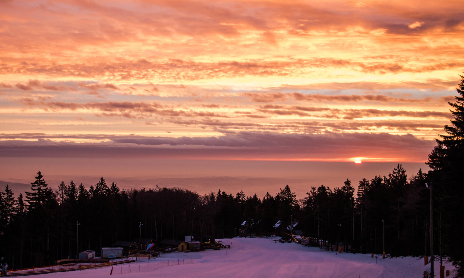Napfelkelte a hegytetőn 