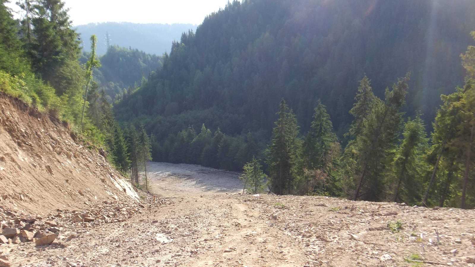 Becsúszás az alsó parkolóba