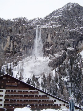 Egy lavina utózöngéje Malga Ciapélaban