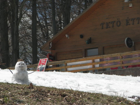 Mini hóember a Tető Terasznál