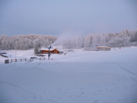 Hóhatár Hütte + hóágyú + Kör-bár
